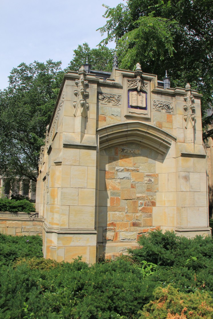 NewHavenCTYalecampusstonework