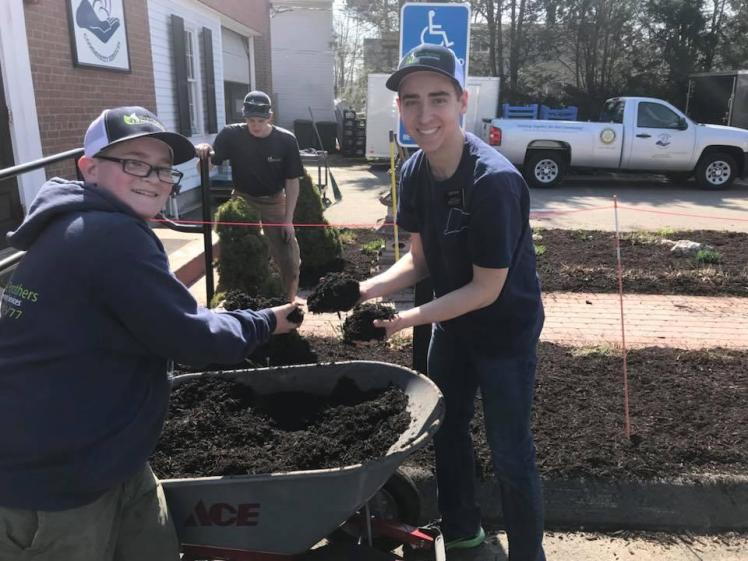 SouthingtonCTElderDavisMulchServiceCommunityCtr