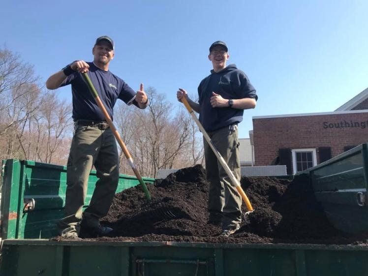 SouthingtonCTMulchServiceGuysonPile